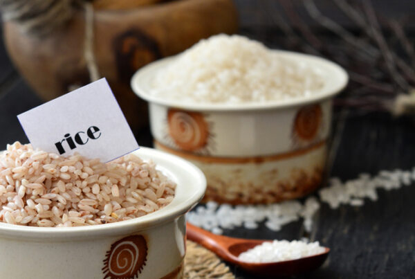 rózne gatunki ryżu do wyboru w tym ryż brązowy