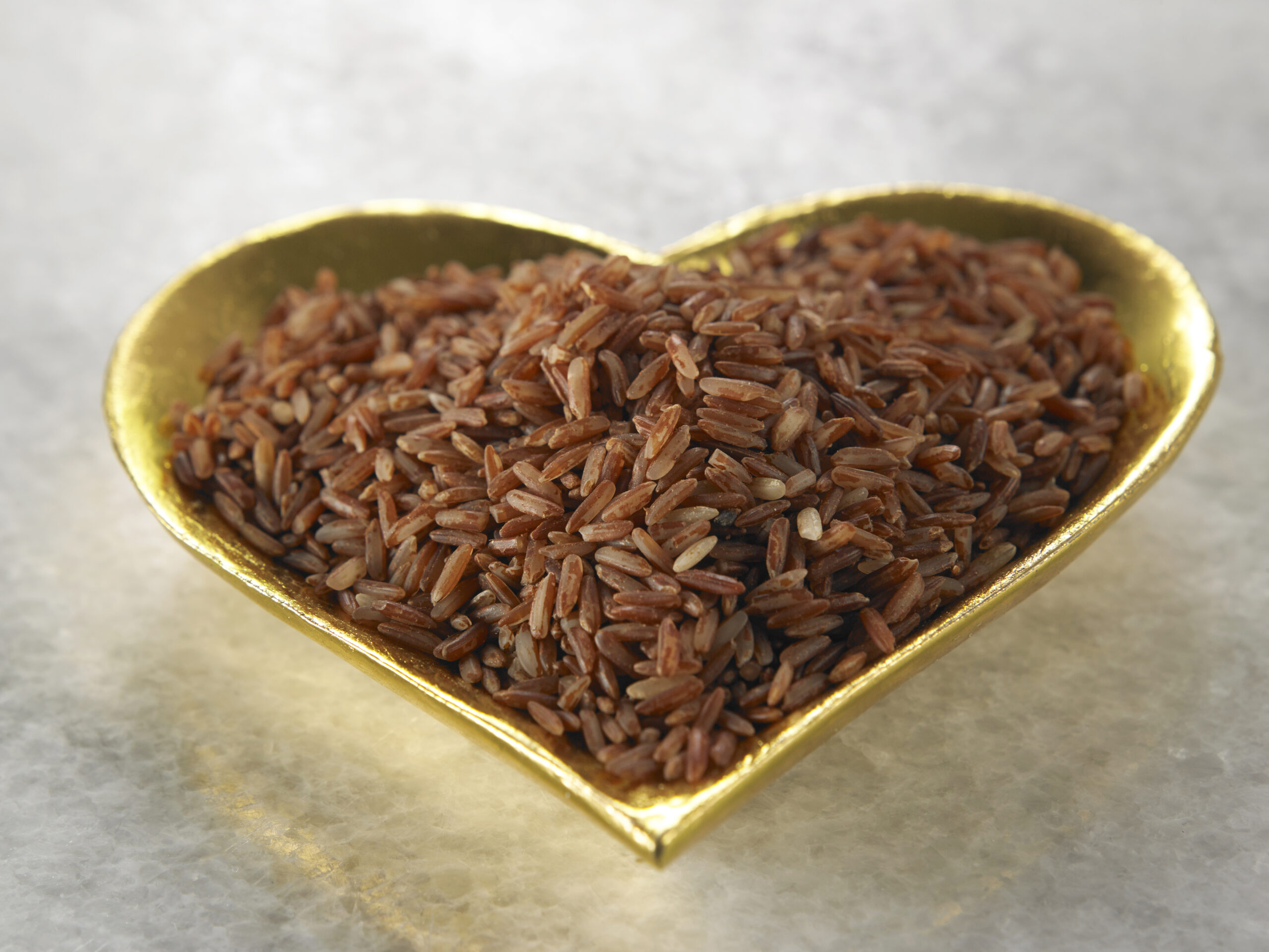 Ryż brązowy – kluczowy składnik diet specjalistycznych dla bezglutenowców, diabetyków i wegetarian.